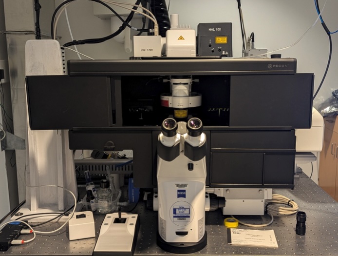 photo of Zeiss 980 microscope