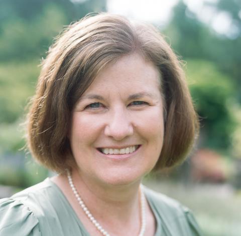 Headshot of Shawna Robertson